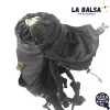 Cabecera con 2 bolsillos: 1 interno/1 externo 2 bolsillos laterales con elásticos y malla 3D. Espaldar ABS estructura con panel de malla cubierta de goma, otorga máxima ventilación a través del espacio entre la mochila y el panel. Tiras acolchadas, con correas ajustable a la altura del esternón, etiqueta reflectante y clip para manguera de agua. Salida de manguera de agua. Flap frontal de rápida apertura Compartimiento para bolsa de hidratación. (No Incluye Bolsa Hidratante) Porta bastones. Alto: 63 cm Largo: 33 cm Ancho: 16 cm