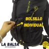 Cabecera con 2 bolsillos: 1 interno/1 externo 2 bolsillos laterales con elásticos y malla 3D. Espaldar ABS estructura con panel de malla cubierta de goma, otorga máxima ventilación a través del espacio entre la mochila y el panel. Tiras acolchadas, con correas ajustable a la altura del esternón, etiqueta reflectante y clip para manguera de agua. Salida de manguera de agua. Flap frontal de rápida apertura Compartimiento para bolsa de hidratación. (No Incluye Bolsa Hidratante) Porta bastones. Alto: 63 cm Largo: 33 cm Ancho: 16 cm